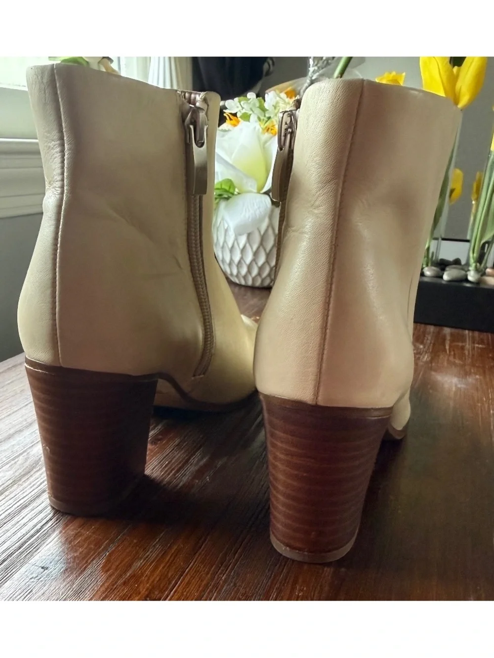 Franco Sarto soft leather ankle boots cream size 7.5